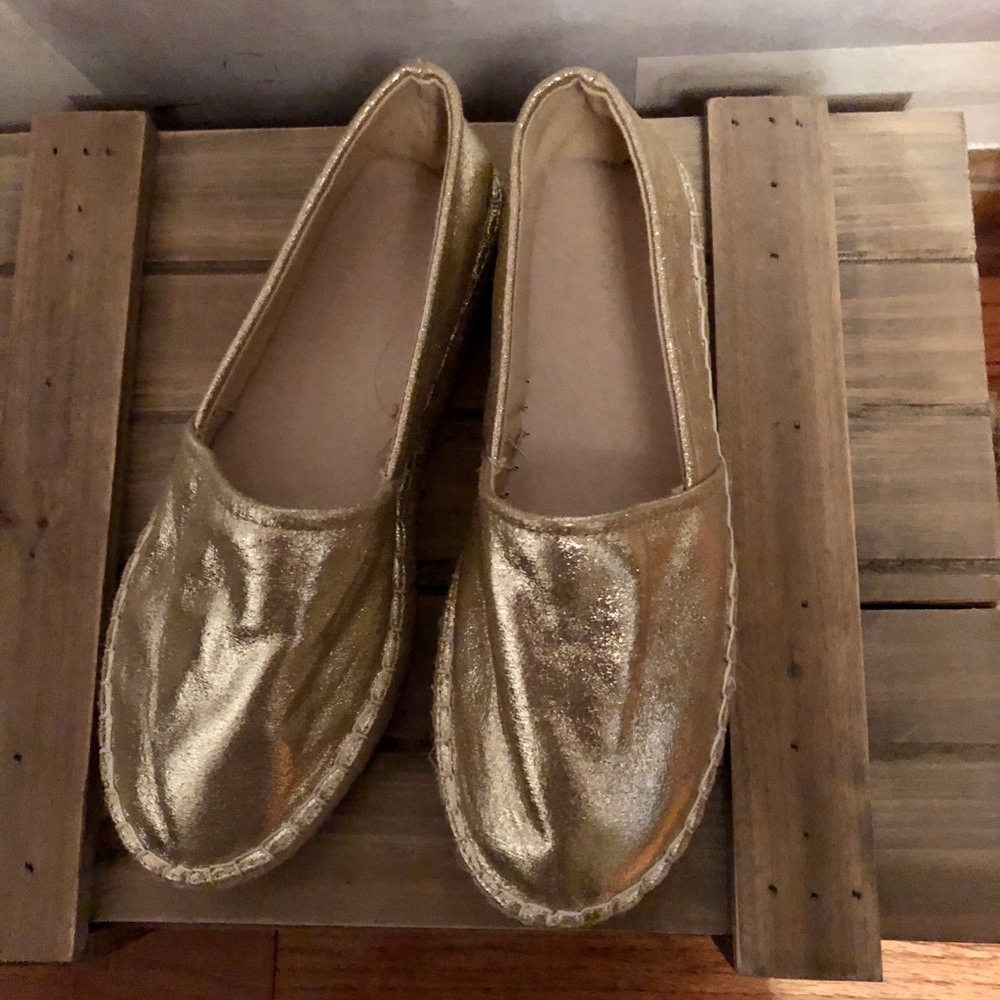 Gold flats - Picture 2 of 5